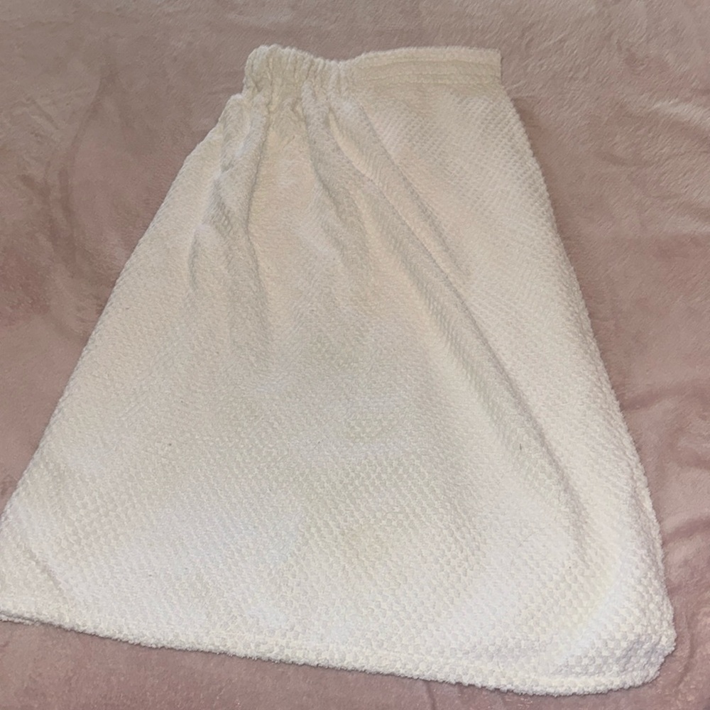 White wrap around bath towel.
!Never Used !